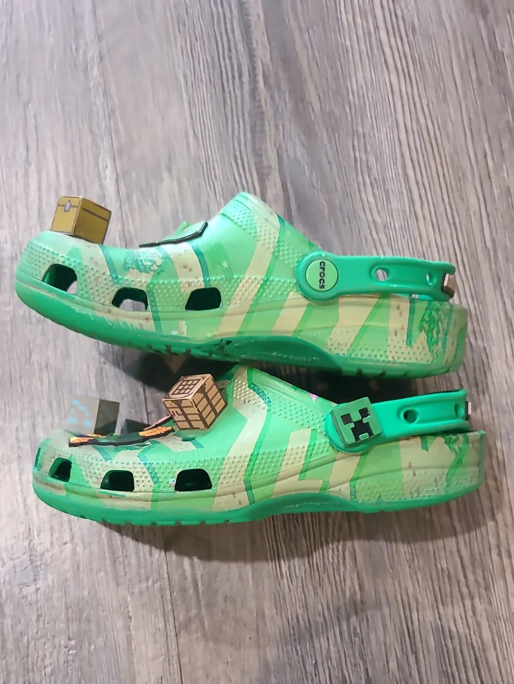 Kids Green Minecraft Clocs Size 4